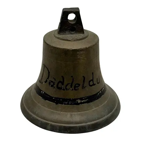 جرس نحاسي مع كتابة يدوية Daddeldu، جرس نهاية العمل البحري