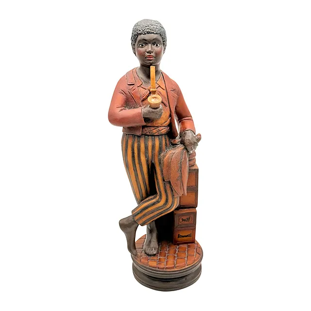 Stanwell-reklamefigur, dreng med pibe ved cigarkasser, kunstharpiks farvet, omkring 1970/90