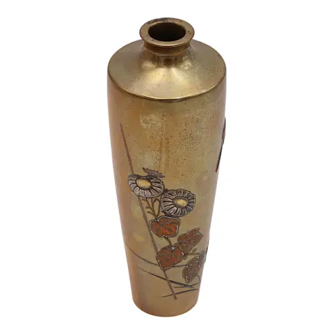 Shumei, vaso giapponese in bronzo con intarsi in argento e rame, uccello e crisantemi, epoca Meiji