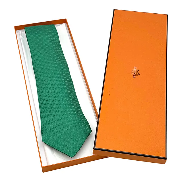 Hermès Paris 真丝领带，绿色，织有小写H图案，橙色盒