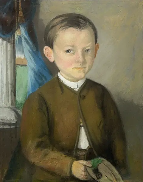 Portretschilder, kinderportret van een jongen in bruine jas met hoed voor een zuil met blauw gordijn