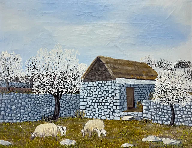 Moutons paissant avec agneaux devant une maison en pierre et un mur, arbres en fleurs au printemps, scène animalière, 1974