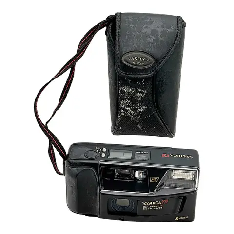 Yashica T3 kompaktkamera med Carl Zeiss Tessar i taske, Kyocera