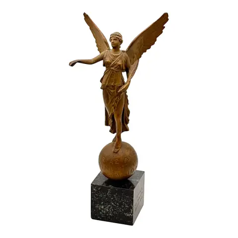Boccacci Cremona, statuette en bronze d'après la Victoire de Calvatone sur socle en marbre, probablement 1933/45