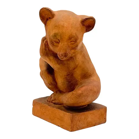 R. Müller, koala assis sur socle, terre cuite, sculpture animalière avec patte sur la joue, signée