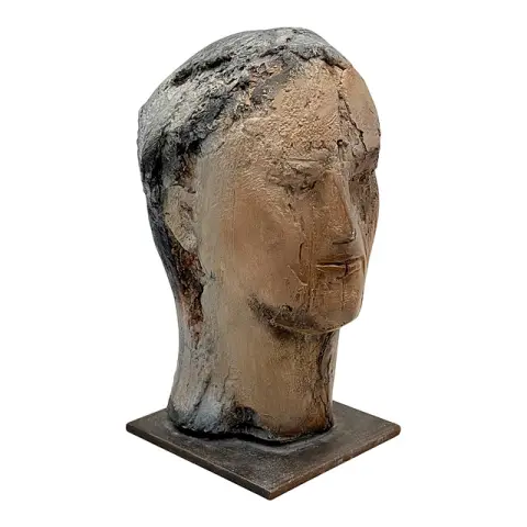 Monogrammiste « RK », Tête stylisée à long cou sur plaque d'acier, pâte à modeler, daté 2005
