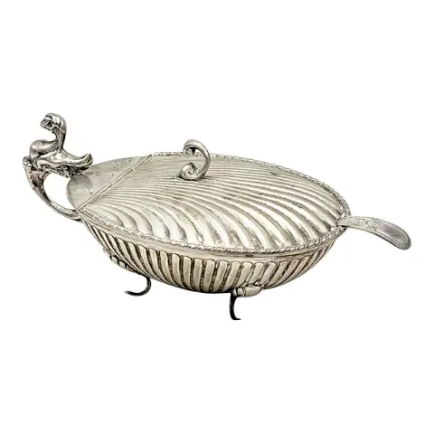 Coupe de service en forme de coquillage, argent 800, poignée en forme de créature fabuleuse, avec cuillère à sucre