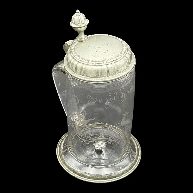 Chope en verre gravé avec couvercle en étain et anneau en étain, décor gravé avec devise « Wo sol ich nun hin »