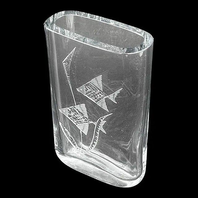 Erik Strömberg glassvase med gravert fiskedekor, Sverige, signert