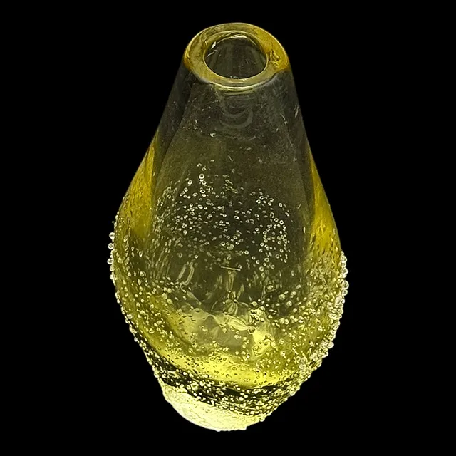 Piccolo vaso in vetro, probabilmente Boemia, vetro trasparente giallo con granuli fusi, firmato e contrassegnato