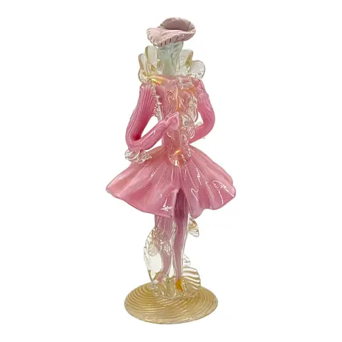 Murano, figurine en verre d'un cavalier avec col à volants, verre rose, inclusions dorées, 20e s.