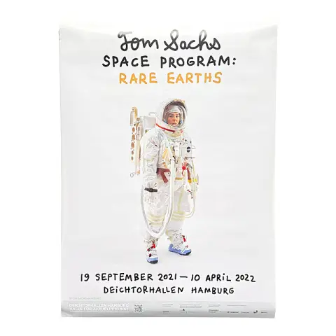 Tom Sachs, affiche d'exposition « Space Program: Rare Earths », Deichtorhallen Hambourg 2021/2022