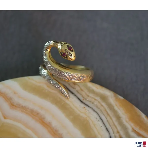 Anello a forma di serpente