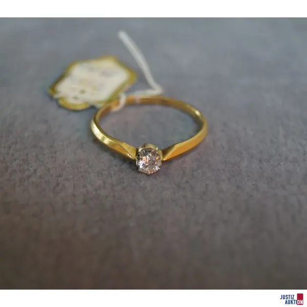 Anello con pietra