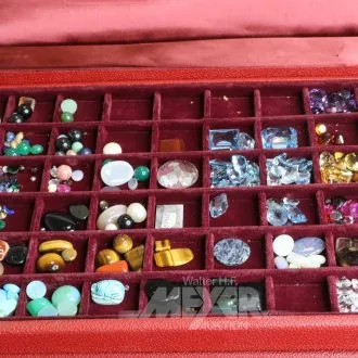 Konvolut versch. loser Schmuck- und Edelsteine