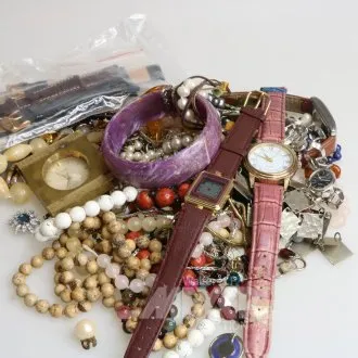 Posten Modeschmuck u. Armbanduhren