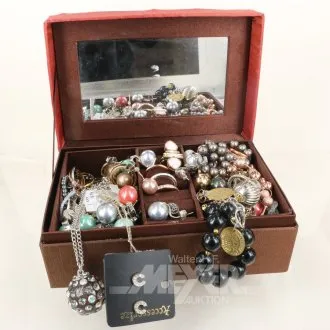 Konvolut Modeschmuck in kl. Schmuckschatulle
