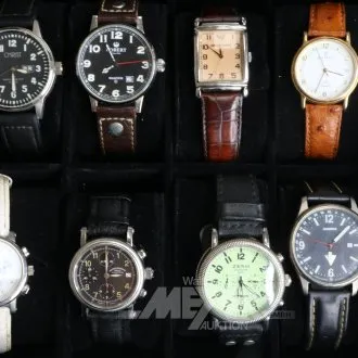 8 Armbanduhren im kl. Schaukasten