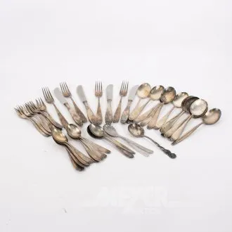 Lot de pièces de couverts