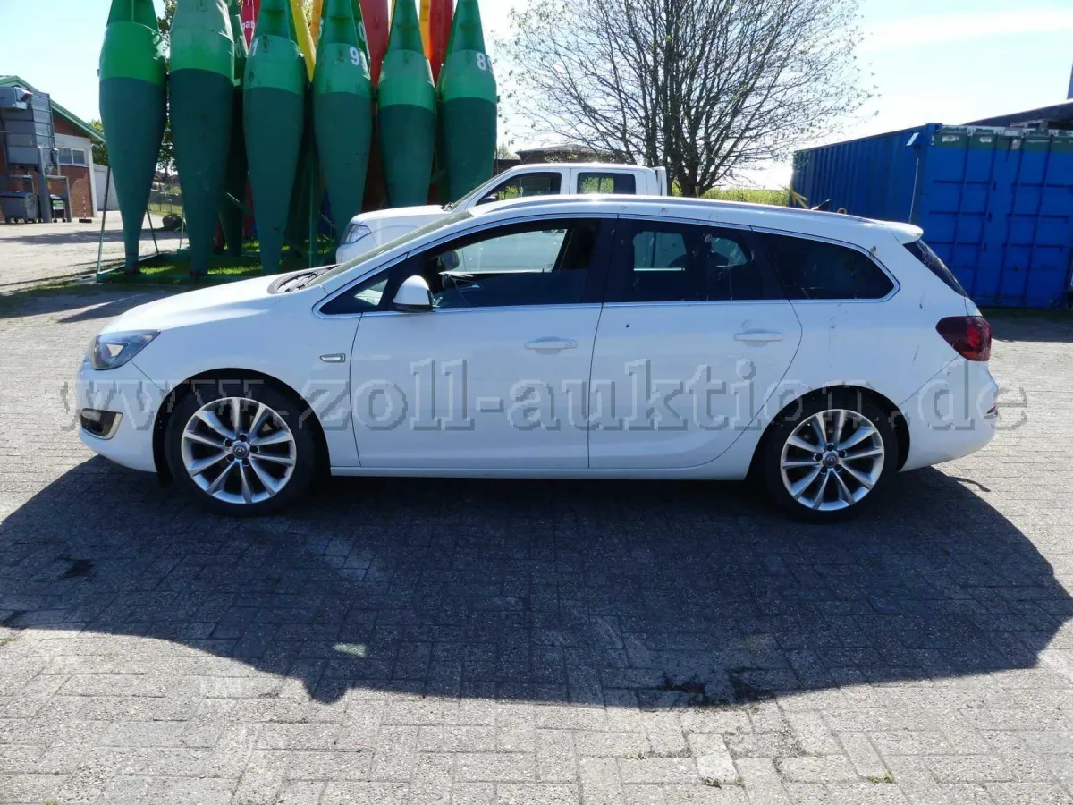 1 辆 Opel Astra Sports Tourer Sport 1.7 CDTI，爱好者车辆 / 零件供应车