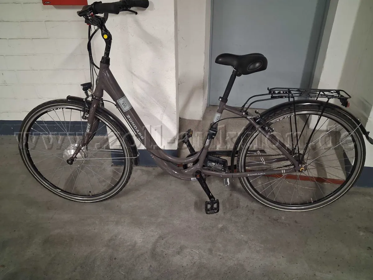 1 辆女士城市电动自行车 28 英寸；品牌 Zündapp 无电池