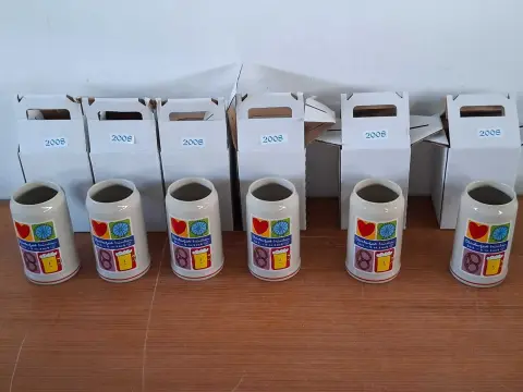 6 Oktoberfest-tuoppia ilman tinakantta, vuosituoppeja 2008, valmistaja: Rastal
