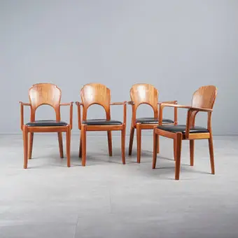 نيلز كوفود. بأسلوب. طقم كراسي، كراسي بمساند ذراعين / كراسي طعام، خشب الساج، جلد، ستينيات القرن العشرين، الدنمارك. (4).