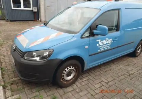 1 VW Caddy، لوحة التسجيل: WTM-WY 99، أول تسجيل: 21.11.2013، 77 كيلوواط، 1.197 سم مكعب، فحص فني حتى 06/28، بنزين، Euro 5، رقم الهيكل: WV1ZZZ2KZEX063722،…