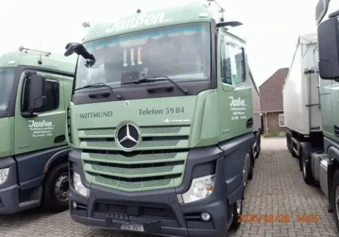 Two-axle tractor unit Mercedes-Benz Actros 1848, registration WTM-UY 82, first registration 11.11.2019, 350 kW, roadworthiness test until 06/2027
