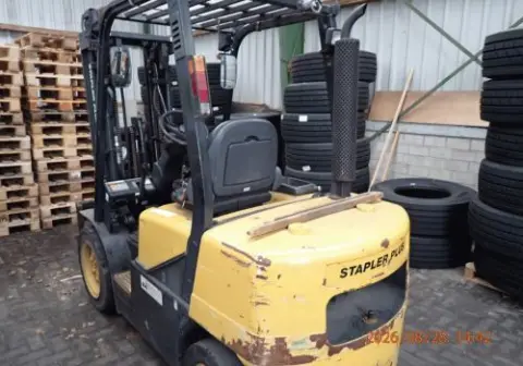 1 dieseltruck Doosan, modell D30S-3, serienr.: KL-01083, nominell kapasitet 3.000 kg, løftehøyde 3.300 mm, mast FFT, serienr.: D370211K, 5.727…