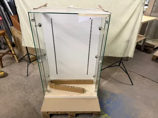 Glazen vitrinekast DEFECT incl. verlichting