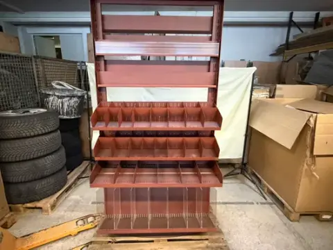 货架 金属 红棕色