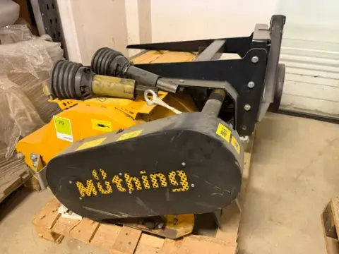 Müthing-traktorin lisälaitteena asennettava niittomurskain, vuosimalli 2008