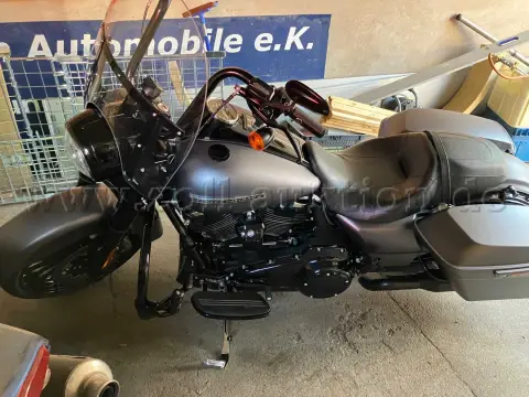 1 Harley Davidson Road King Special