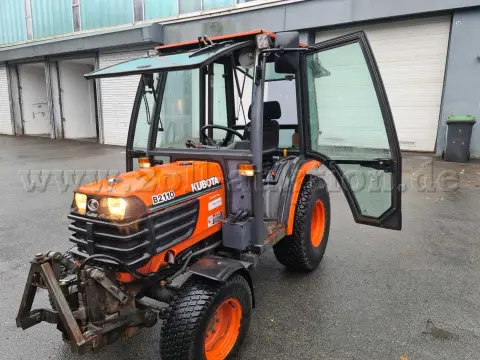 1 कुबोटा B2110, 4x4 नगरपालिका लघु ट्रैक्टर, कृषि ट्रैक्टर