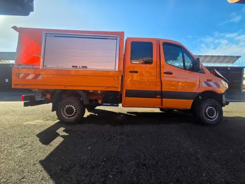 1辆Mercedes Benz 906BA35/4x4型敞式货箱卡车事故车