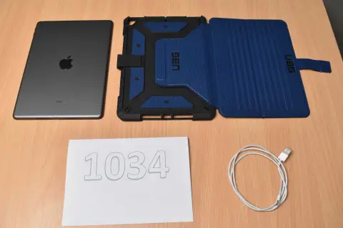 1 Apple iPad 第 8 代 A2270 32 GB – 10.2"（25.91 厘米）