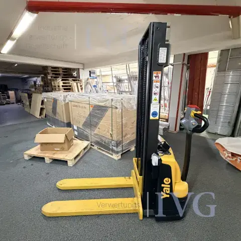 Cărucior electric cu furcă înaltă YALE MSC12