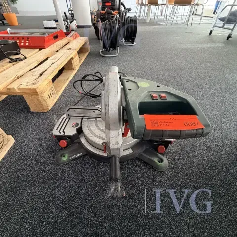 METABO KS 216 M Lasercut 斜切锯