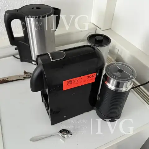 Cafetera de cápsulas NESPRESSO