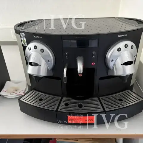 Cafetera de cápsulas NESPRESSO