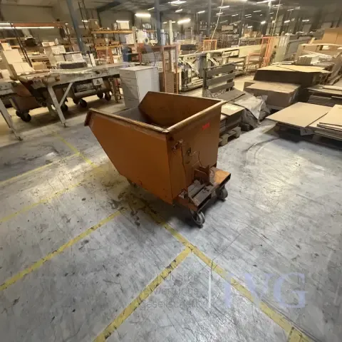 Forklift tipping skip (orange)