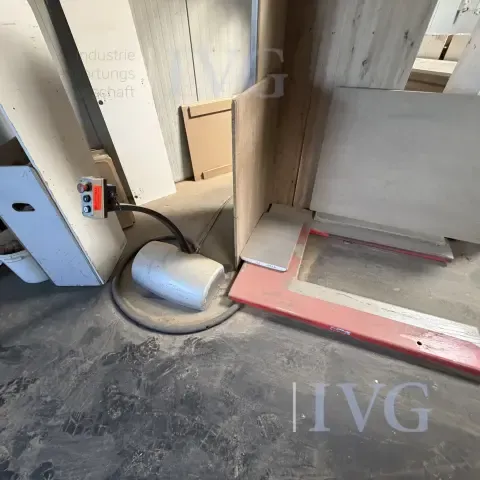 Pallet scissor lift table