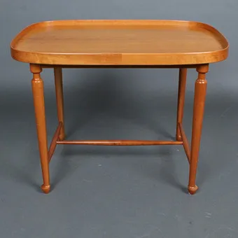 JOSEF FRANK لصالح Svenskt Tenn، طاولة جانبية موديل '' 974 ''، ماهوغني/بتولا، منتصف القرن العشرين