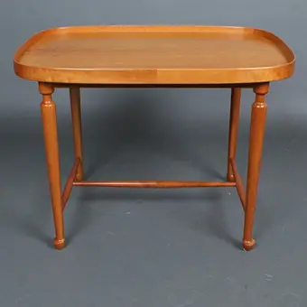 JOSEF FRANK لصالح Svenskt Tenn، طاولة جانبية موديل '' 974 ''، ماهوغني/بتولا، منتصف القرن العشرين