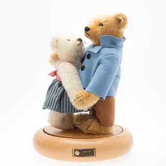 STEIFF. Pareja de osos Teddy bailarines sobre caja de música, Griengen an der Benz, 2005.