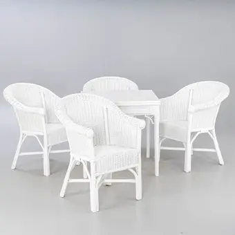 Mesa extensible con cuatro sillas con reposabrazos, madera, bambú y mimbre, lacada en blanco (5).