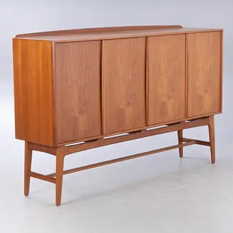 SVEND AAGE MADSEN. K. Knudsen & Søn - sidebord i teak, Danmark, 1960-årene.