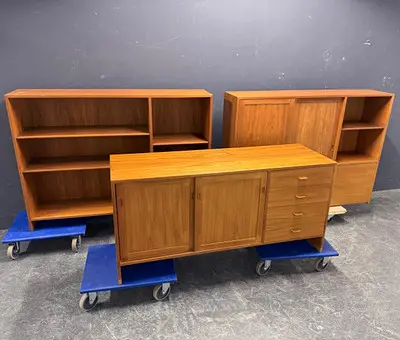 HANS J. WEGNER. Kommode med påbygg RY Møbler.