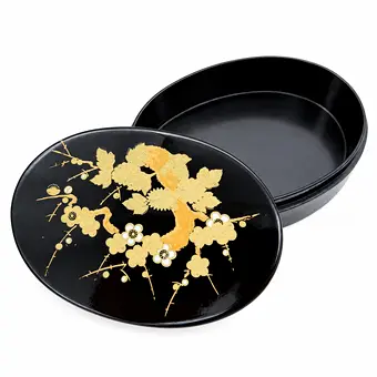 带花卉图案的漆盒，日本